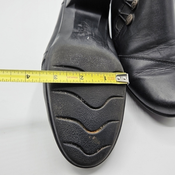 Clarks Booties size 7 1/2 W - Picture 14 of 15